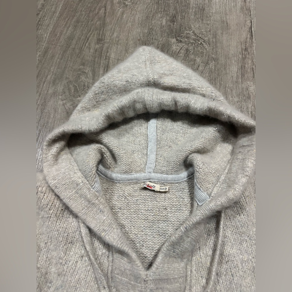 Faherty Women's Grey Donegal Altitude Cashmere Hoodie Poncho Size XS/S - Picture 3 of 5